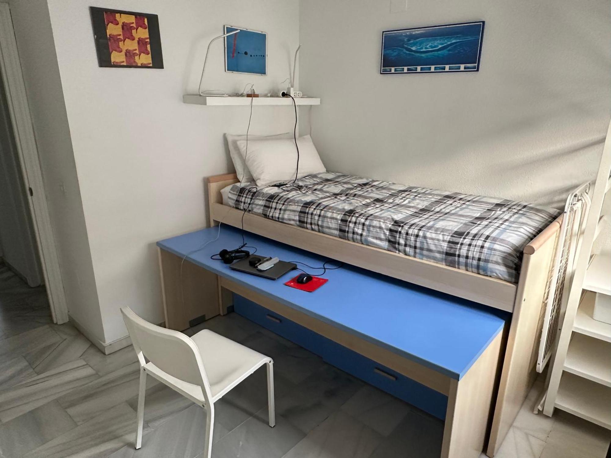 El Cortijuelo. Magnificent Triplex Terraced House With Rooftop Of 18M2, Overlooking The Sea. Parking Torremolinos Exteriér fotografie