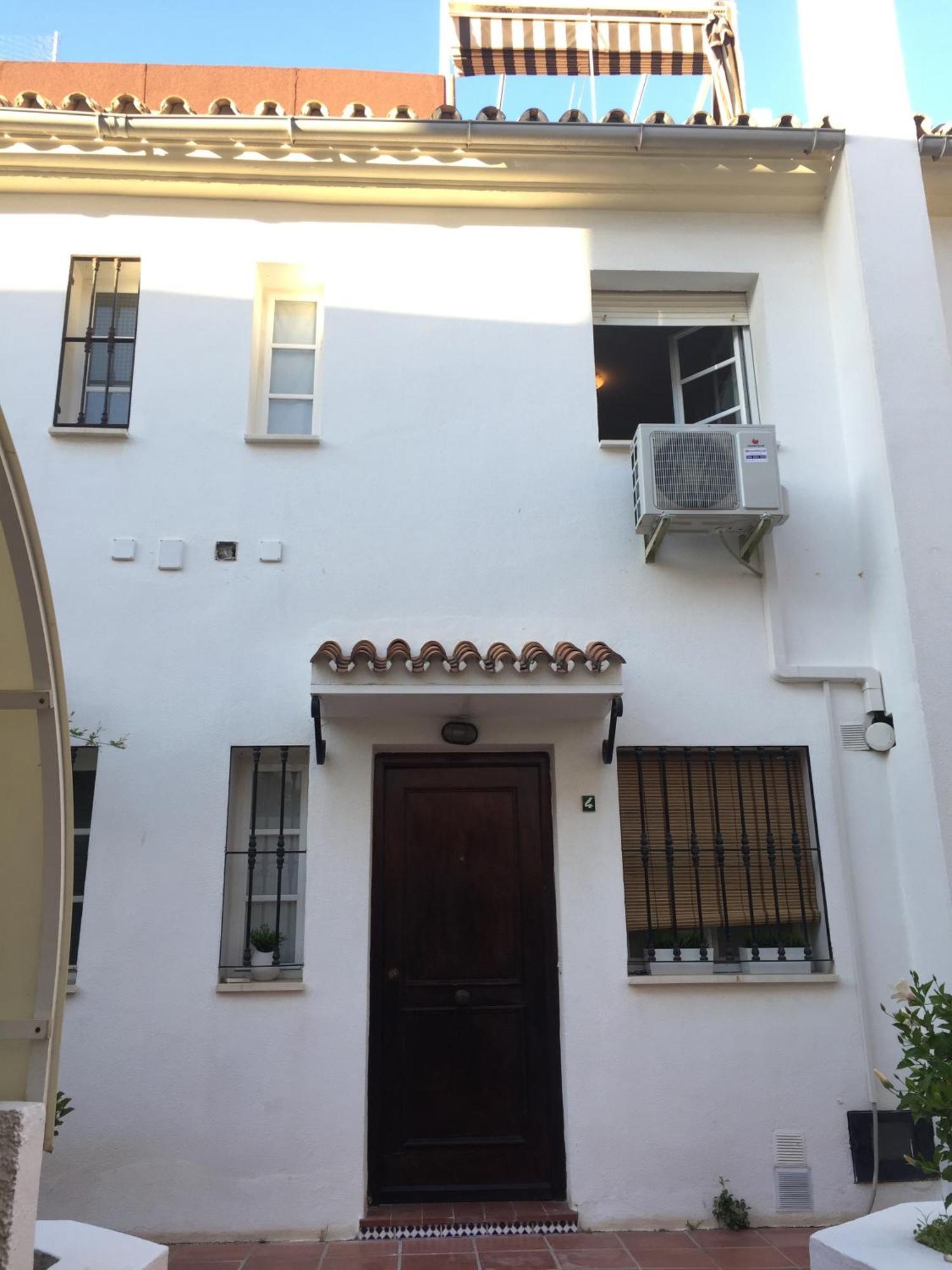 El Cortijuelo. Magnificent Triplex Terraced House With Rooftop Of 18M2, Overlooking The Sea. Parking Torremolinos Exteriér fotografie