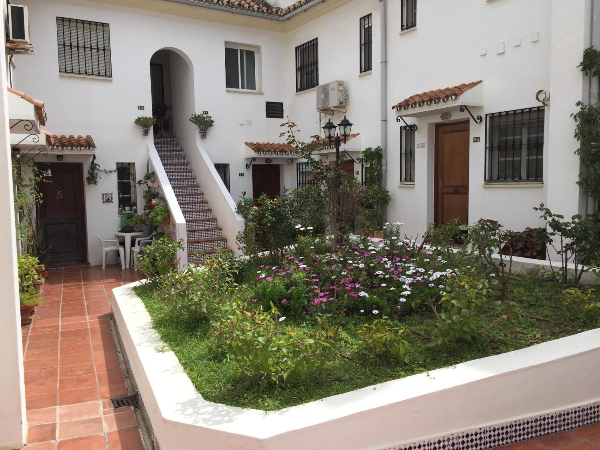 El Cortijuelo. Magnificent Triplex Terraced House With Rooftop Of 18M2, Overlooking The Sea. Parking Torremolinos Exteriér fotografie