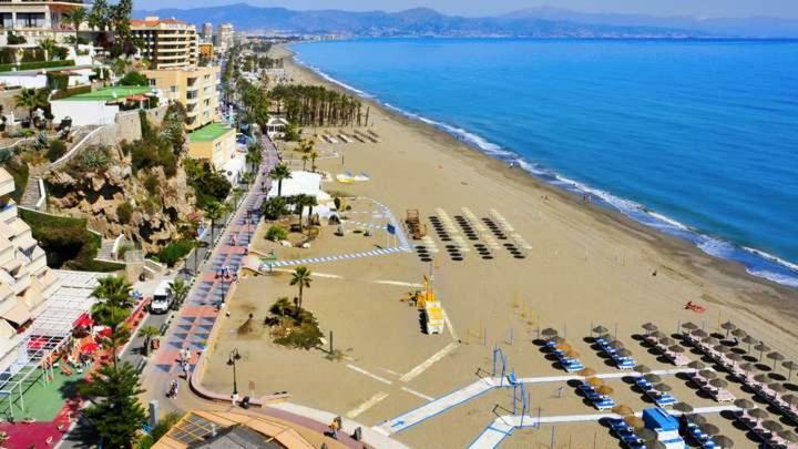 El Cortijuelo. Magnificent Triplex Terraced House With Rooftop Of 18M2, Overlooking The Sea. Parking Torremolinos Exteriér fotografie